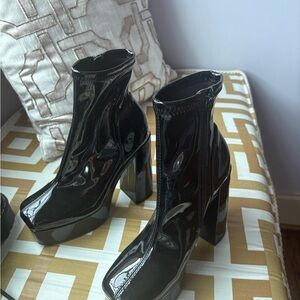 Steve Madden Black Patent Platform Boots